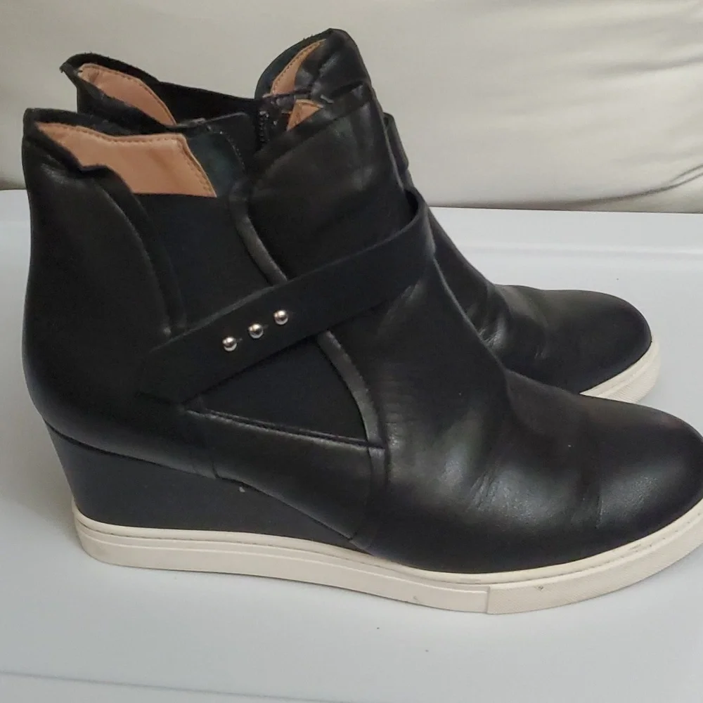 Shoes - Picture 2 of 5